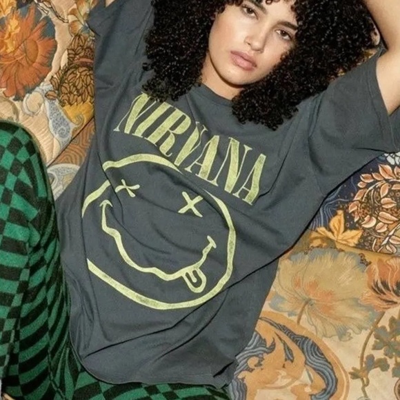 Daydreamer Nirvana Smiley Merch Tee in Vintage Black - Picture 5 of 11